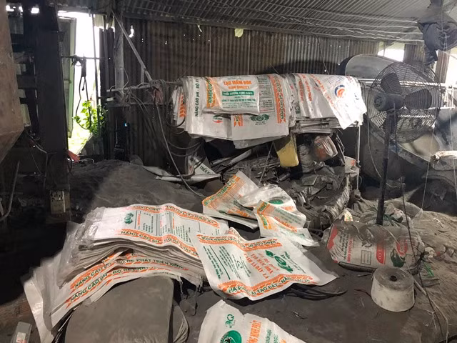 Xưởng sản xuất phân bón giả bị lực lượng chức năng phát hiện