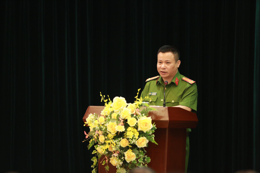 Trung tá Lê Thế Tùng - Phó trưởng Công an quận Cầu Giấy phát biểu tại Lễ phát động ra quân Trung tá Lê Thế Tùng - Phó trưởng Công an quận Cầu Giấy phát biểu tại Lễ phát động ra quân