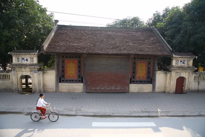 Đình Vẽ nằm trên đất Kẻ Vẽ, nay là phường Đông Ngạc, quận Bắc Từ Liêm, Hà Nội Đình Vẽ nằm trên đất Kẻ Vẽ, nay là phường Đông Ngạc, quận Bắc Từ Liêm, Hà Nội