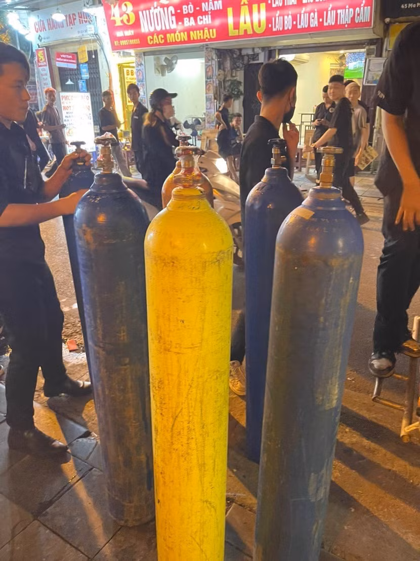 Lực lượng chức năng phát hiện một số quán bar có dấu hiệu lén lút bán "bóng cười" trở lại