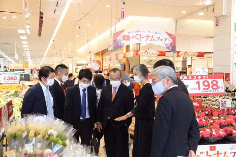 Hàng Việt Nam được bày bán tại siêu thị AEON Lake Town Saitama, Nhật Bản Hàng Việt Nam được bày bán tại siêu thị AEON Lake Town Saitama, Nhật Bản