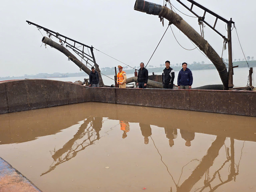 Hành vi này không chỉ vi phạm quy định của pháp luật mà còn ảnh hưởng đến môi trường, tài nguyên, khoáng sản Hành vi này không chỉ vi phạm quy định của pháp luật mà còn ảnh hưởng đến môi trường, tài nguyên, khoáng sản
