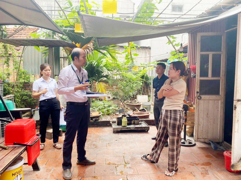 Cán bộ y tế huyện Đan Phượng hướng dẫn người dân phòng bệnh SXH Cán bộ y tế huyện Đan Phượng hướng dẫn người dân phòng bệnh SXH