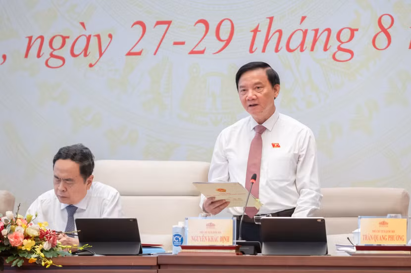 Phó Chủ tịch Quốc hội Nguyễn Khắc Định điều hành phiên thảo luận