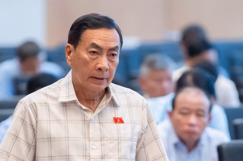 Đại biểu Phạm Văn Hòa phát biểu
