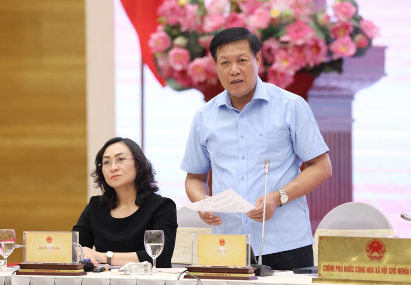Thứ trưởng Bộ Y tế Đỗ Xuân Tuyên trả lời báo chí