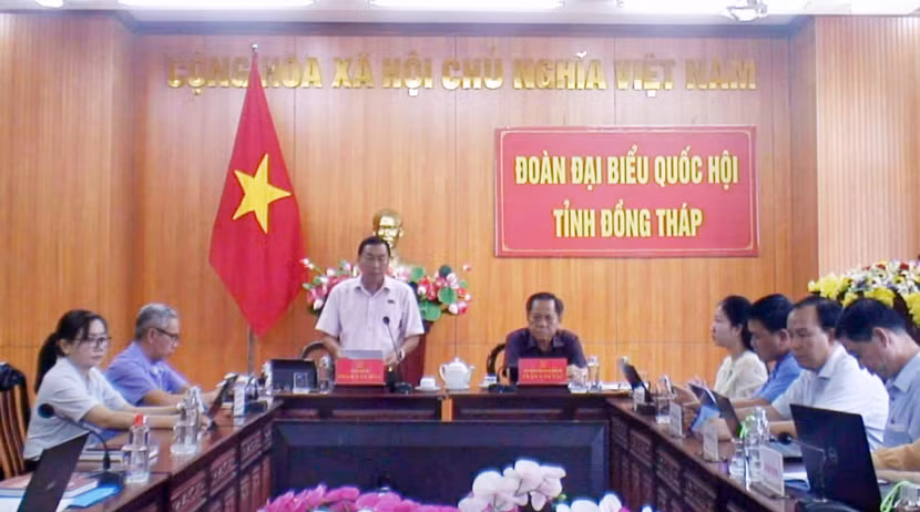 ĐBQH Phạm Văn Hòa đặt câu hỏi chất vấn từ điểm cầu đoàn ĐBQH tỉnh Đồng Tháp