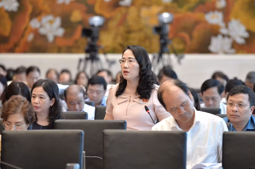 Đại biểu Nguyễn Thị Thuỷ phát biểu