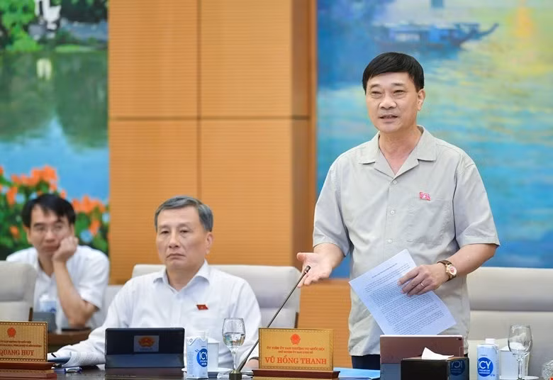 Chủ nhiệm Ủy ban Kinh tế Vũ Hồng Thanh góp ý luật