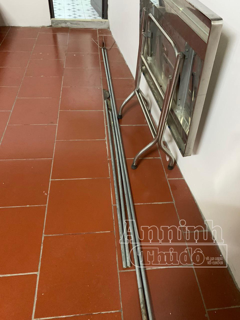 Các đối tượng sử dụng hung khí là tuýp sắt gắn dao bầu, đinh ba