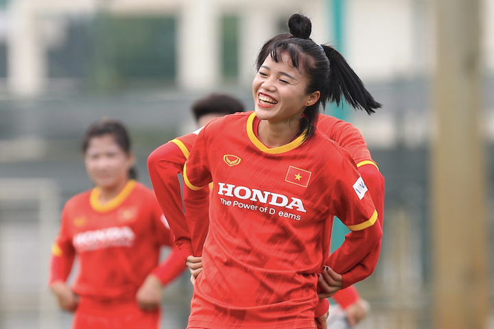 Tuyển nữ Việt Nam hứng khởi trong buổi tập sáng 18-7