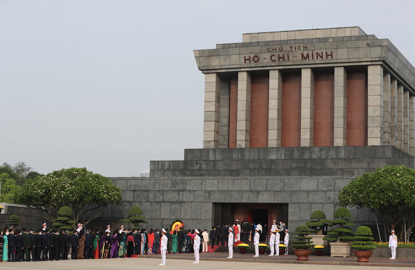 Đoàn đại biểu vào lăng viếng Chủ tịch Hồ Chí Minh Đoàn đại biểu vào lăng viếng Chủ tịch Hồ Chí Minh