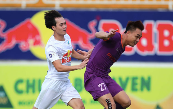 HAGL (trái) đang tạm dẫn đều bảng xếp hạng V-League 2021 sau 12 vòng đấu HAGL (trái) đang tạm dẫn đều bảng xếp hạng V-League 2021 sau 12 vòng đấu