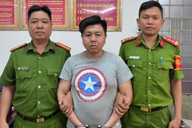 Bắt khẩn cấp lái xe ôm gây rối trước cổng sân bay 