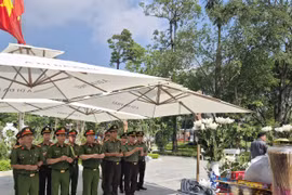 Công an phường Bạch Mai tri ân các Anh hùng, liệt sĩ 