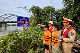Cảnh báo phòng chống đuối nước tại các bãi tắm tự phát ven sông