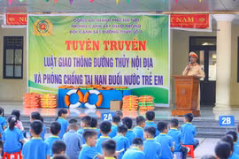 Tuyên truyền pháp luật về giao thông đường thủy và kỹ năng phòng ngừa tai nạn đuối nước học sinh xã đảo Minh Châu