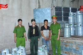 Phát hiện đường dây làm gas giả quy mô lớn, thu gần 4.000 bình gas