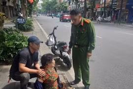 Kịp thời giúp đỡ người dân gặp nạn giữa đường