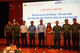 Công an phường Hai Bà Trưng hỗ trợ 25 hộ gia đình có hoàn cảnh khó khăn