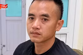 Thông tin mới vụ xe ô tô bán tải tạt đầu xe máy chở theo trẻ nhỏ