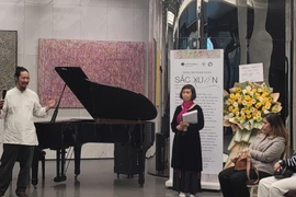  Trưng bày "Sắc xuân" - góc nhìn mới lạ về hội họa trừu tượng