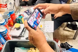 Phát hiện 3,6 kg ma tuý ngụy trang trong các hộp bim bim nhập cảnh qua sân bay Nội Bài 