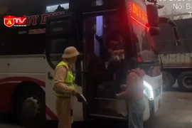 Xử phạt 187 triệu đồng xe ô tô 23 chỗ 'nhồi nhét' 48 khách 