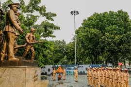 Dâng hương tri ân các anh hùng liệt sĩ