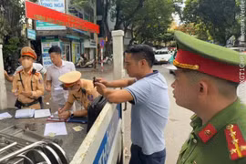 Quyết liệt xử lý xe dừng đỗ sai quy định trên địa bàn phường Bạch Mai