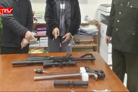 Bị bắt khi đang đi "ship" khẩu súng PCP mua trên mạng 