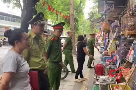 Kiểm tra, thu giữ hơn 200 cá thể chim cảnh trôi nổi