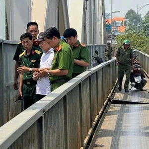 Tin Podcast ngày 11-3-2026: Khởi tố vụ tàu Thành Đạt 86 tông cầu Ghềnh gây thiệt hại nghiêm trọng 