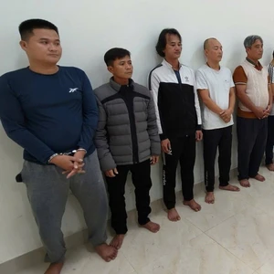 Tin Podcast 15-12-2025: Triệt phá đường dây cá độ bóng đá qua mạng hơn 400 tỷ đồng