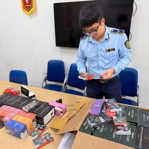 Tin Podcast ngày 15/4/2026: Phát hiện, thu giữ hàng trăm sản phẩm thuốc lá điện tử cấm tại phường Cửa Nam