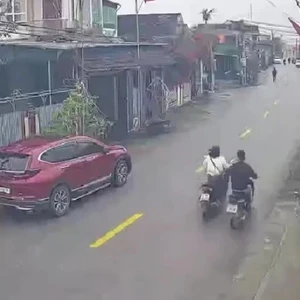 Tin Podcast ngày 18/3/2026: Từ hình ảnh camera, công an truy ra kẻ cướp giật túi xách của cô gái