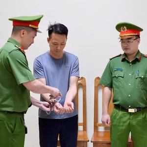 Tin Podcast ngày 2/4/2026: Bắt 5 cán bộ và 10 đối tượng trong vụ “xã hội đen” núp bóng doanh nghiệp 