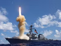 [ẢNH] Mục đích bí ẩn của Mỹ khi tích hợp tên lửa phòng không SM-6 cho tiêm kích hạm