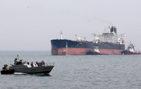 [ẢNH] Israel tấn công tàu chở dầu Iran bất chấp được Hải quân Nga hộ tống