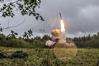 [ẢNH] Tên lửa Iskander phiên bản đặc biệt của Nga áp sát biên giới Ukraine