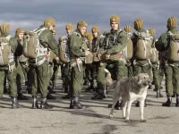 [ẢNH] Nga tăng cường đơn vị lính dù tinh nhuệ tới Crimea giữa căng thẳng với Ukraine