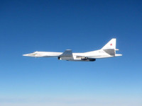 [ẢNH] Thực hư vụ ‘thiên nga trắng’ Tu-160 khiến ‘quái điểu’ F-35 hụt hơi