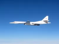 [ẢNH] Thực hư vụ ‘thiên nga trắng’ Tu-160 khiến ‘quái điểu’ F-35 hụt hơi