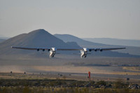 [ẢNH] Máy bay lớn nhất thế giới Stratolaunch đã trở lại bầu trời