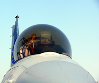 Bí ẩn lớp vàng dát mỏng trên kính buồng lái tiêm kích F-16 Mỹ