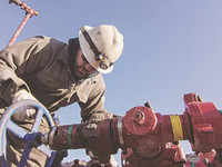 Bán dầu dưới giá trần phương Tây áp đặt song Nga vẫn có thể thu lợi nhuận lớn?