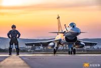 Tiêm kích J-10CE chứng tỏ khả năng tác chiến vượt trội khi bắn hạ chiến đấu cơ Rafale