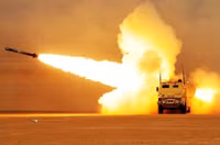 Tổ hợp HIMARS có thể tấn công mục tiêu cách... 1.000 km nhờ tên lửa LRASM-SL?