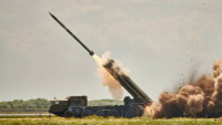 Ukraine nhận hàng loạt pháo phản lực dẫn đường nội địa 'mạnh hơn HIMARS'
