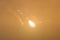 Quân đội Nga lần đầu tiên đánh bại cuộc tấn công bằng pháo phản lực HIMARS